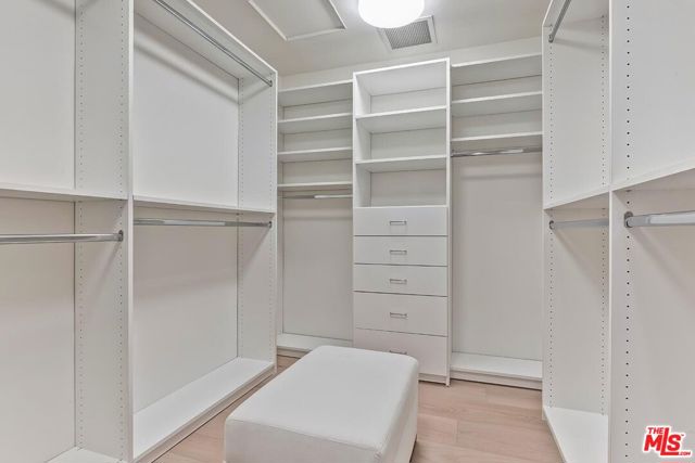 300 N Swall Drive, Beverly Hills CA: https://media.crmls.org/mediaz/874b25fb-704b-43ab-ad39-595500f41c3e.jpg