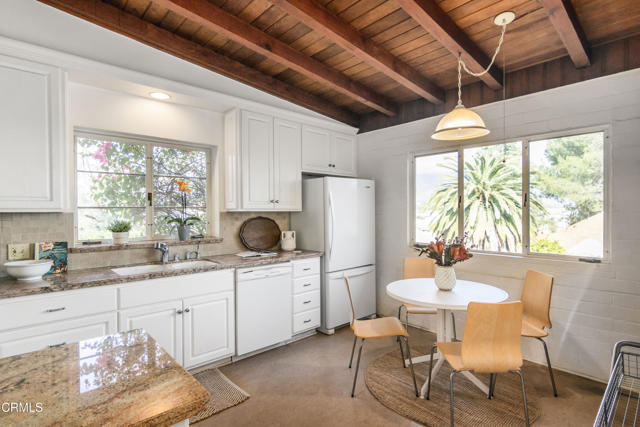 Detail Gallery Image 12 of 29 For 50 Grace Ter, Pasadena,  CA 91105 - 2 Beds | 2 Baths