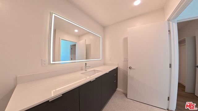5119 Colfax Avenue, 203 photo 8