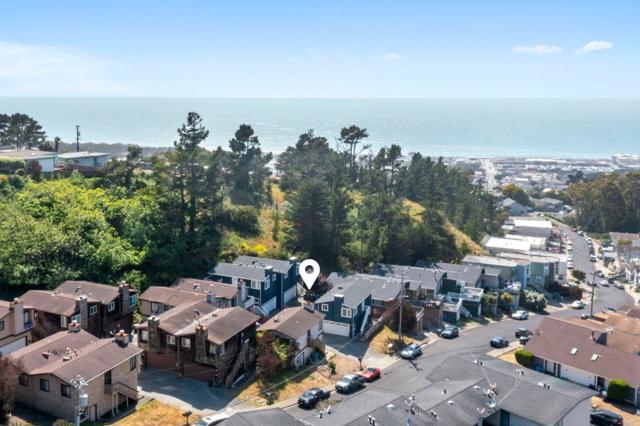 472 Lewis Lane, Pacifica CA: https://media.crmls.org/mediaz/874bce24-f1df-4df9-9eac-4690173ebdd9.jpg