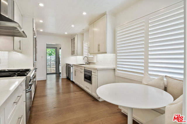 3482 Vista Haven Road, Sherman Oaks CA: https://media.crmls.org/mediaz/874bfa61-332f-4957-8b2a-796f6173c38b.jpg