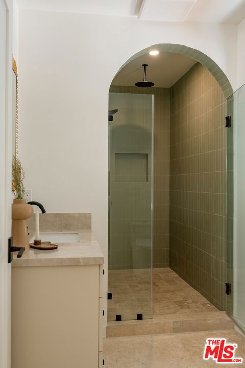 8819 Evanview Drive, Los Angeles CA: https://media.crmls.org/mediaz/874c3fb6-967a-492c-8420-d7515f6ca799.jpg