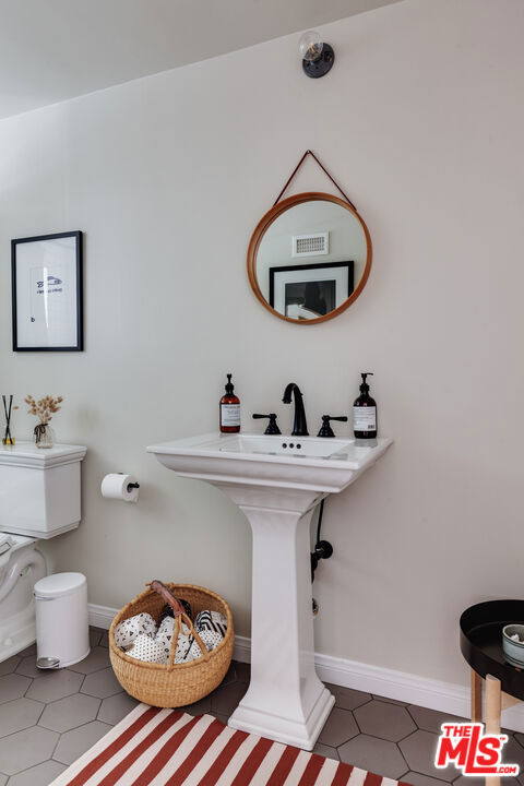 3629 Serra Road, Malibu CA: https://media.crmls.org/mediaz/874c6cb1-0841-47e7-9ec6-c8fc15fd66b0.jpg