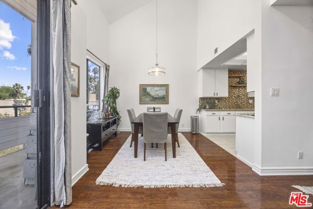 13331 Moorpark Street, 318 photo 8