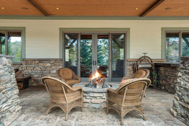 32310 Hummingbird Court, Running Springs CA: https://media.crmls.org/mediaz/874df37f-988f-4ceb-9b52-9cac1a4d8ee9.jpg