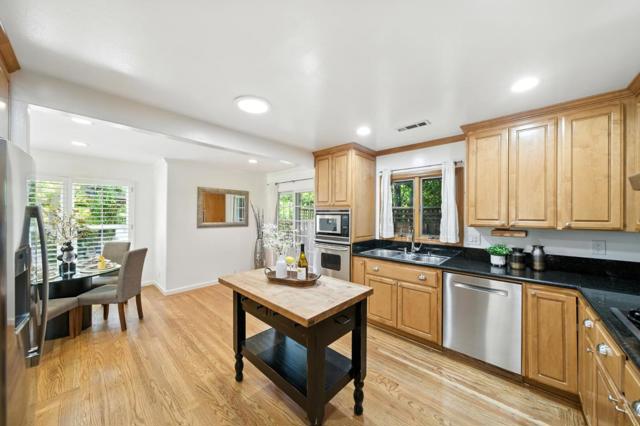 641 10th Avenue, Menlo Park CA: https://media.crmls.org/mediaz/874e7db5-bb28-40af-8c43-17ff37e207c3.jpg