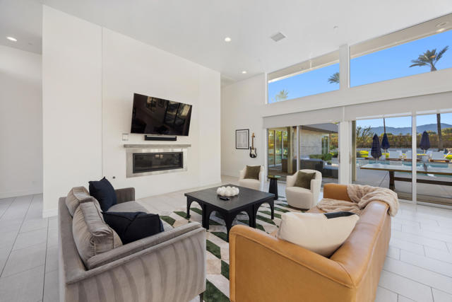 51165 Evangeline Way, La Quinta CA: https://media.crmls.org/mediaz/874eb468-f319-45bb-af96-f19b31cf2599.jpg