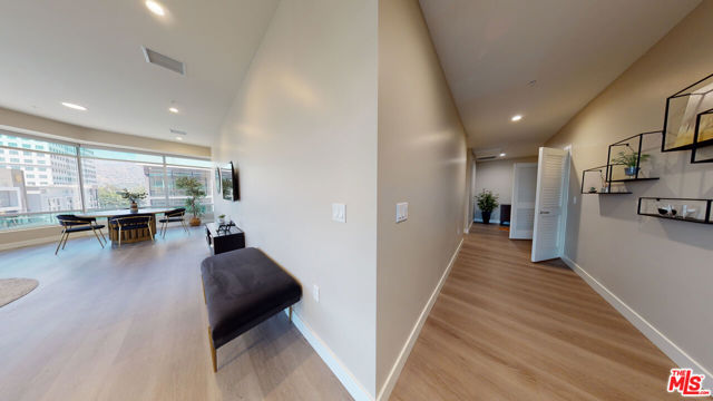 520 N Central Avenue, Glendale CA: https://media.crmls.org/mediaz/874fd831-cf17-46dd-bdc8-58676c5a5dac.jpg
