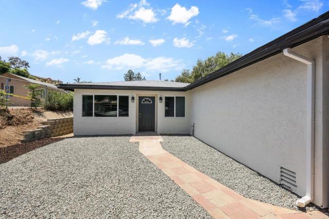8566 Atlas View Drive, Santee CA: https://media.crmls.org/mediaz/874ff6fb-ab1e-4c60-8302-6e3f1d6aae0b.jpg