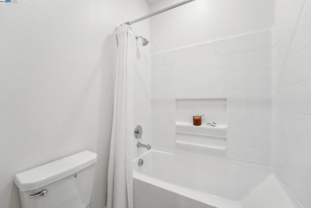 5860 Midnight Place, Dublin CA: https://media.crmls.org/mediaz/875005e6-17a8-4534-aacb-103a084c8aef.jpg