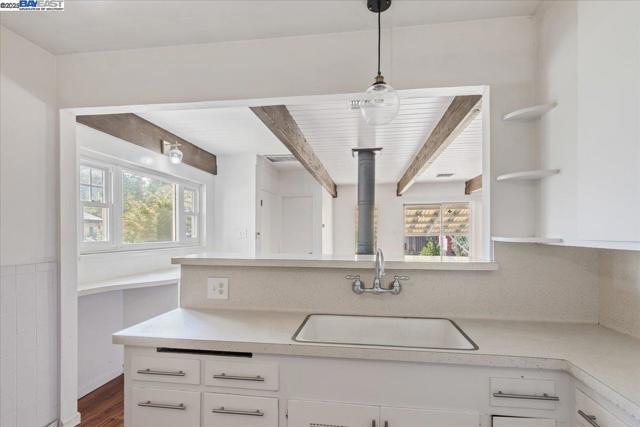 137 Viewmont Ave, Vallejo CA: https://media.crmls.org/mediaz/87500e7d-94fe-4565-9b70-aacf62f2e86a.jpg