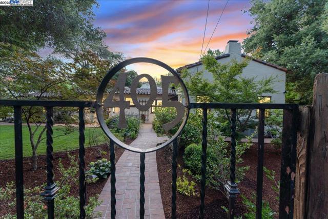 405 Kingsley Ave, Palo Alto CA: https://media.crmls.org/mediaz/875036a5-f5dd-45d5-b618-02dddb66ae24.jpg