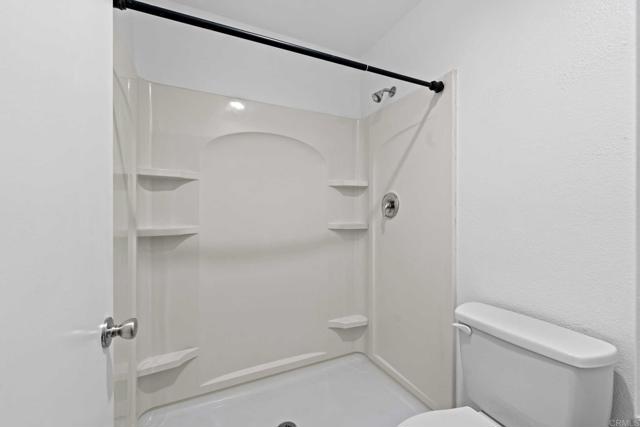 Detail Gallery Image 12 of 27 For 337 N Melrose Dr #E,  Vista,  CA 92083 - 2 Beds | 2 Baths