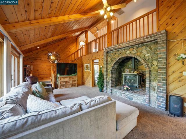 2000 Curry Canyon Rd, Clayton CA: https://media.crmls.org/mediaz/87508f53-5299-4ef5-8777-19d69334f52a.jpg