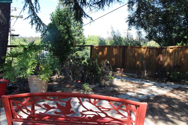 1952 Montclair Court, Walnut Creek CA: https://media.crmls.org/mediaz/87509ced-0a35-40ef-bc8d-71305b5e2c3f.jpg