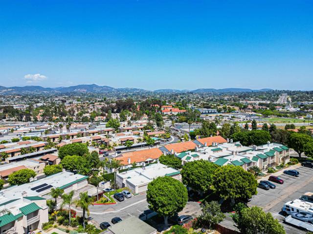 699 Ascot Dr, Vista CA: https://media.crmls.org/mediaz/8750ed3e-9d2b-4237-aa0f-8f7ae973298f.jpg