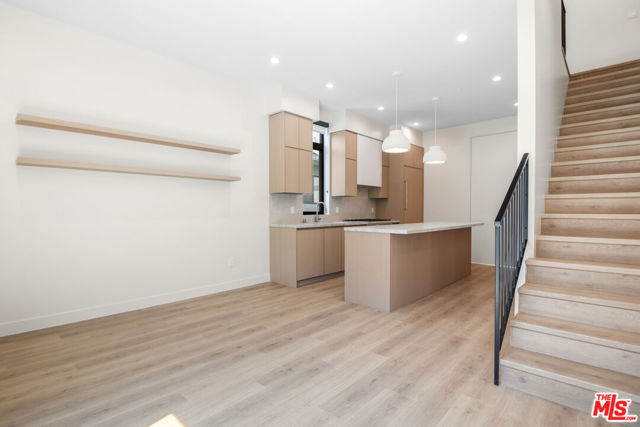 426 Arnaz Drive, Los Angeles CA: https://media.crmls.org/mediaz/875100de-c077-4a6f-a4d2-92be9373372f.jpg