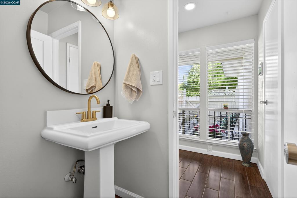 https://media.crmls.org/mediaz/87511b73-6f01-4f6a-a67b-2ac3618d1198.jpg?preset=X-Large