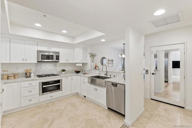 7520 Draper Ave, La Jolla CA: https://media.crmls.org/mediaz/87519c3f-515a-40a3-b35d-b1e52b514625.jpg