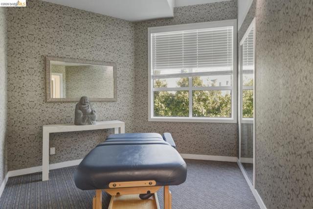 6400 Christie Ave, Emeryville CA: https://media.crmls.org/mediaz/8751d402-c589-4482-b4aa-63031d338561.jpg