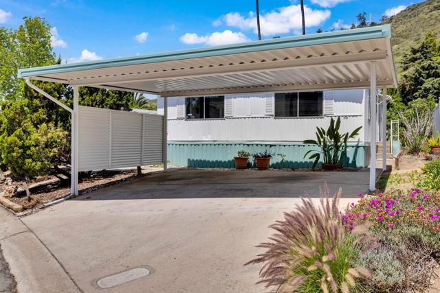 1120 Pepper Dr, El Cajon CA: https://media.crmls.org/mediaz/87521059-56c3-4fa3-b980-da162beb475a.jpg