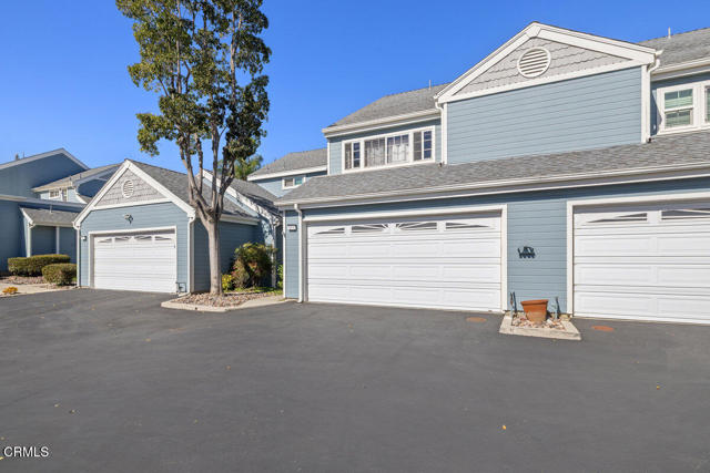 9813 Sweetwater Lane, Ventura CA: https://media.crmls.org/mediaz/8752251f-72d8-4d67-b6f1-1af3127c5a68.jpg