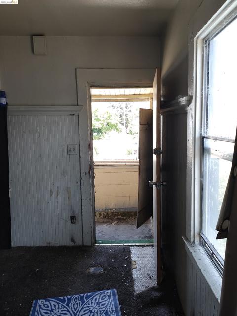 Image 4 of 20 For 5580 Fremont St