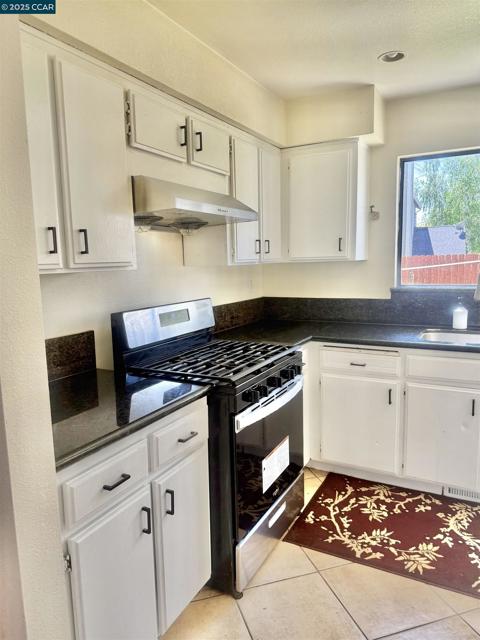 425 Sandy Hill Ct, Antioch CA: https://media.crmls.org/mediaz/875356a6-9efa-4880-a0af-c949d4d5c967.jpg