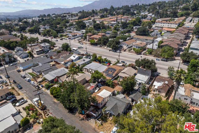 6841 Haywood Street, Tujunga CA: https://media.crmls.org/mediaz/8753a56f-faef-405f-86e3-72e32c923ae1.jpg
