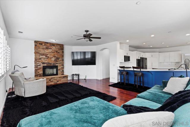 31252 North Star Way, Valley Center CA: https://media.crmls.org/mediaz/8753b581-7075-4796-b9c8-3b55c93c3e3b.jpg