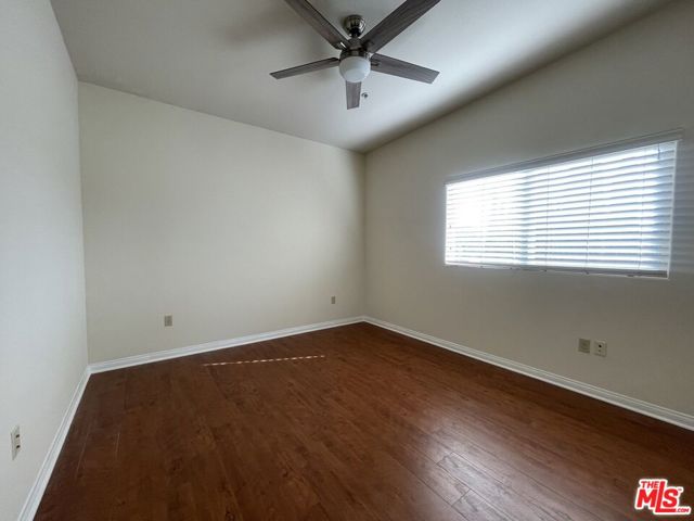 15024 Magnolia Boulevard, Sherman Oaks CA: https://media.crmls.org/mediaz/8753ca97-b794-4d86-9a96-3a56b037121e.jpg