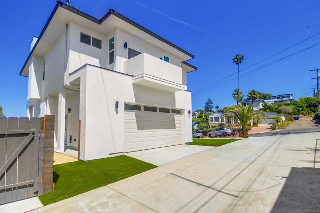 4607 Santa Cruz, San Diego CA: https://media.crmls.org/mediaz/8753e5bc-84a4-41f9-b450-21a32f984327.jpg