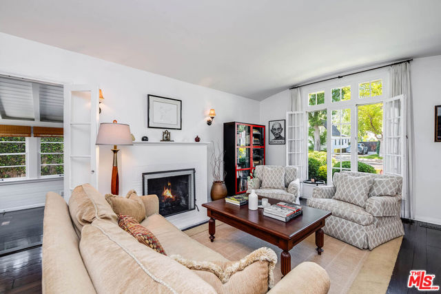 4150 Elmer Avenue, Studio City CA: https://media.crmls.org/mediaz/87551a7c-6f06-454a-887d-1778bd8c2d58.jpg