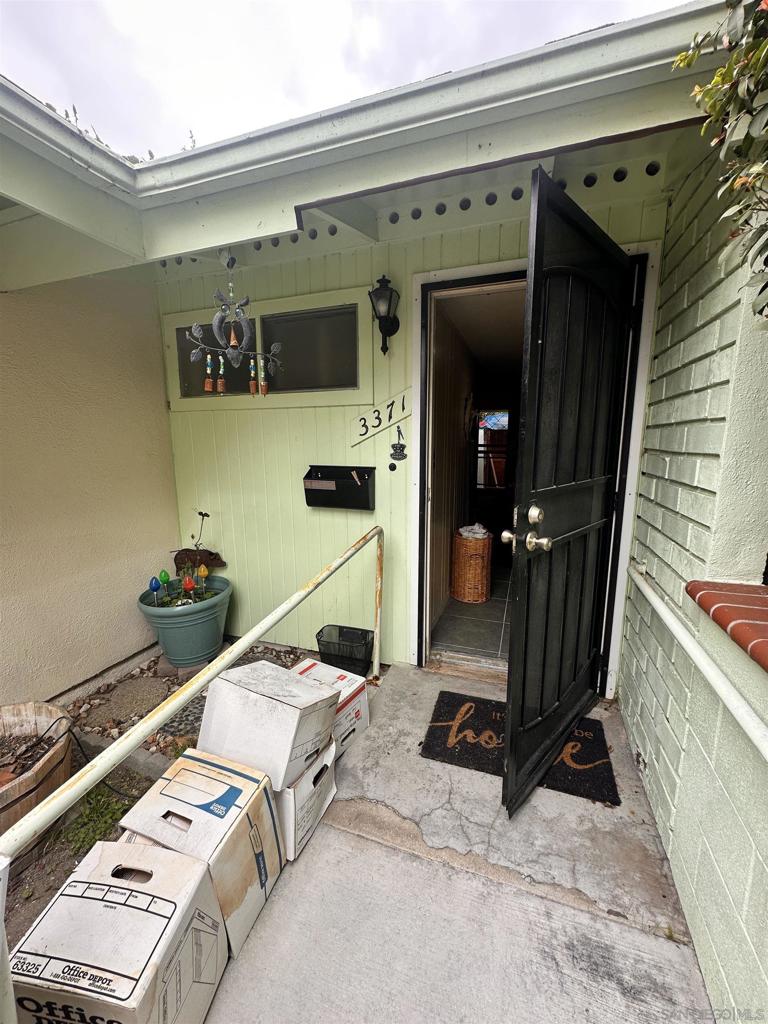 3371 Rossmoor Way