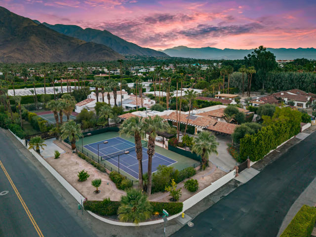 835 N Avenida Palmas, Palm Springs, CA 92262