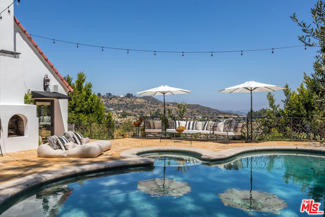 8149 Mannix Drive, Los Angeles CA: https://media.crmls.org/mediaz/875558d5-1d91-46af-9115-2ea2c27be4f4.jpg