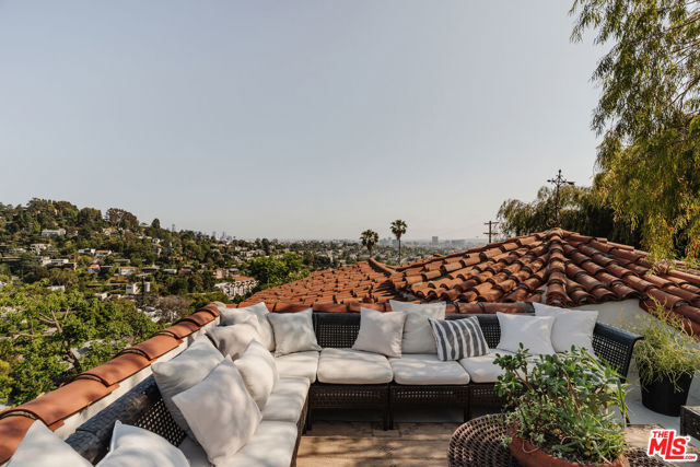 3744 Clayton Avenue, Los Angeles CA: https://media.crmls.org/mediaz/8755902e-2b32-4e9a-a1ee-db2bcf2b0b2d.jpg