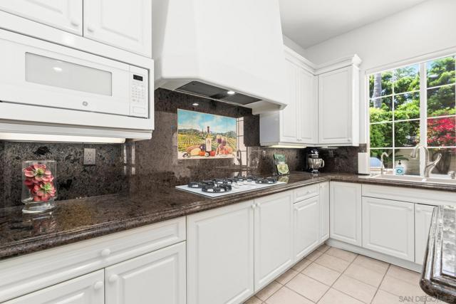 616 Marlin Ln, Carlsbad CA: https://media.crmls.org/mediaz/87569653-2e7f-4a19-9130-6e1abc5621d0.jpg