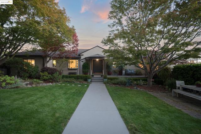1971 Hoover Ave, Oakland CA: https://media.crmls.org/mediaz/8756c501-1fc6-4041-8f05-9afd9525fecc.jpg