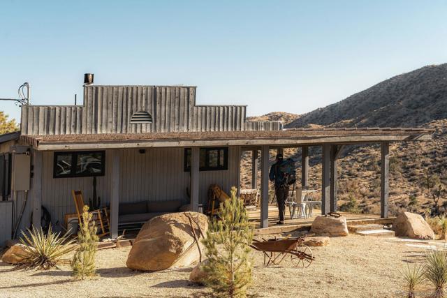 48311 Burns Canyon Rd, Pioneertown CA: https://media.crmls.org/mediaz/87572ae4-8940-4f3d-8a79-0b6934df510d.jpg