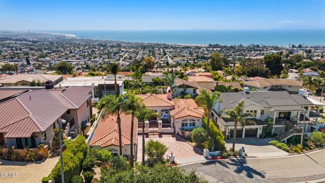 518 Lincoln Drive, Ventura CA: https://media.crmls.org/mediaz/8757709d-2113-4a1e-97c2-d34b63b39824.jpg