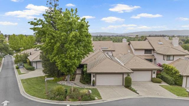 5958 Dry Oak Drive, San Jose CA: https://media.crmls.org/mediaz/8757d07a-e773-4d79-8cb5-c0c1dab1b98d.jpg