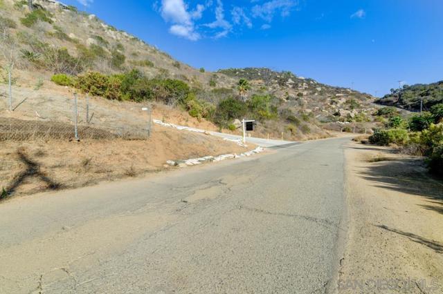 496 Camino Calafia, San Marcos CA: https://media.crmls.org/mediaz/8758eebf-a9a9-4051-8400-fe5c85b8ae37.jpg
