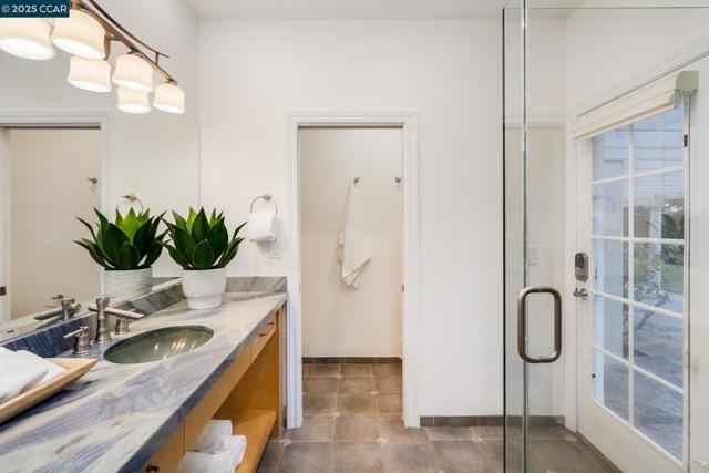 3284 Blackhawk Meadow Dr, Danville CA: https://media.crmls.org/mediaz/875972b3-ce4e-4b70-b481-ebe054bcd8a7.jpg