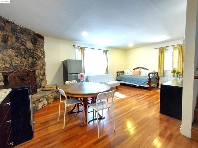 864 San Francisco Ave, South Lake Tahoe CA: https://media.crmls.org/mediaz/8759e415-80d0-45c2-934a-1b04a5200e40.jpg