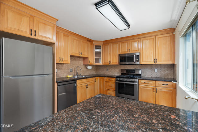 9503 Via Venezia, Burbank CA: https://media.crmls.org/mediaz/875a0893-c839-4774-83d6-d1ef079b5140.jpg