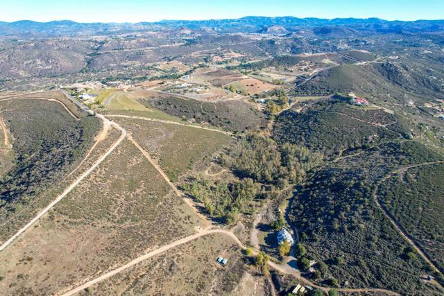 18408 Sweet Ln, Ramona CA: https://media.crmls.org/mediaz/875af1f3-602e-4014-9ab1-520bfffa09d8.jpg