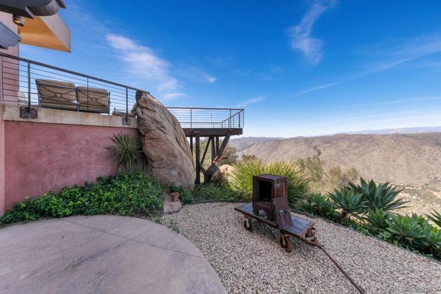 19210 Highland Hills Dr, Ramona CA: https://media.crmls.org/mediaz/875b7e0c-5132-42e8-84d9-ce6f809f4ec0.jpg