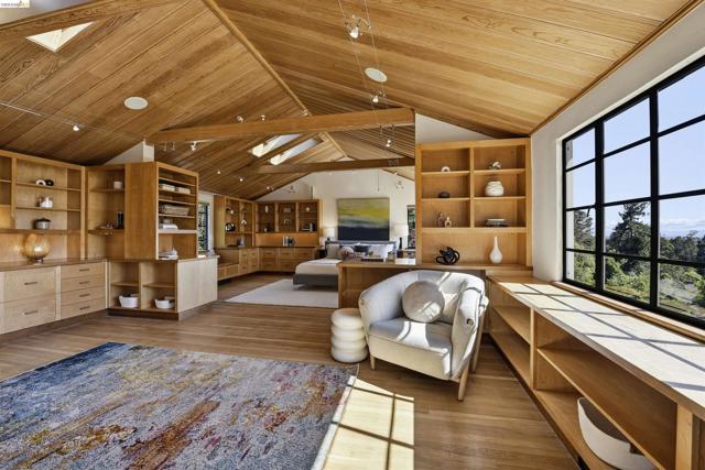 44 Highgate Rd, Kensington CA: https://media.crmls.org/mediaz/875bb029-affb-4217-8d35-0112fbecdd73.jpg