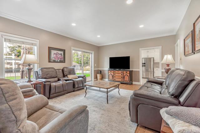 560 Tevis Trail, Hollister CA: https://media.crmls.org/mediaz/875c0608-9509-4cea-9d12-5b6f3fc070ab.jpg